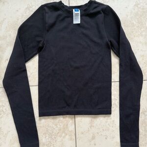 Old Navy Women’s black ribbed long sleeved shirt NWOT